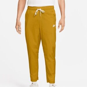 Nike Men’s Club Lightweight Woven Pant Size M